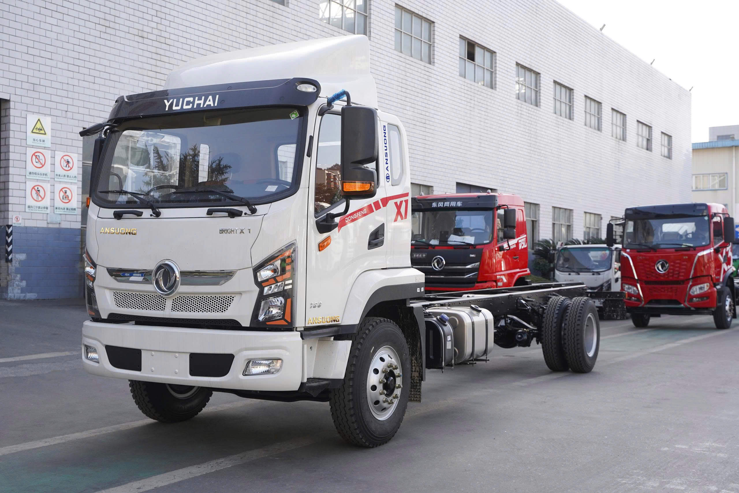Báo giá Xe Tải Dongfeng B180 (4x2) 8 Tấn Thùng Dài 9.5m chính hãng, hỗ trợ vay vốn 80%, giao xe tận nơi.